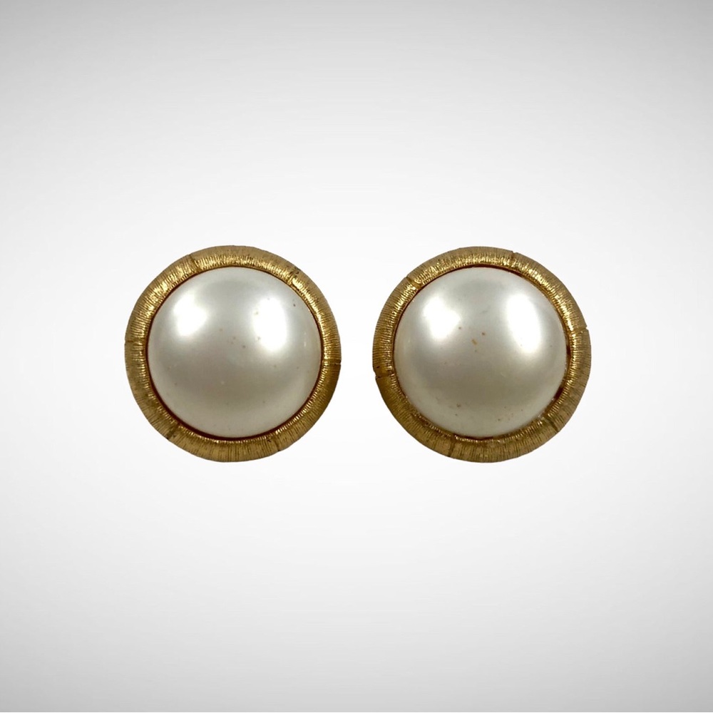 Jewelry Earrings TRIFARI Crown Goldtone Faux Pearl Round Shape Clip On Earrings!